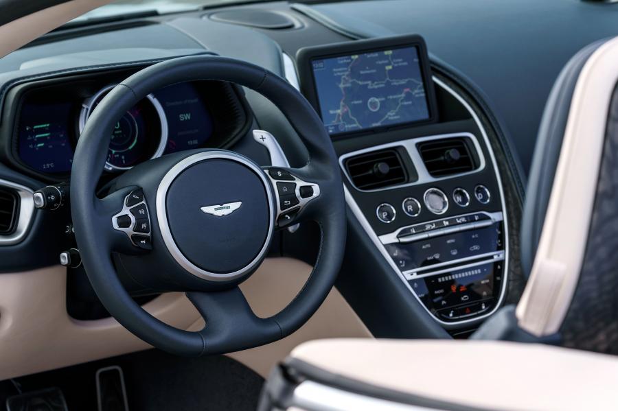 Детали интерьера Aston Martin DB11 V8 Volante 2018 года  (WW) (фото 54 из 54)